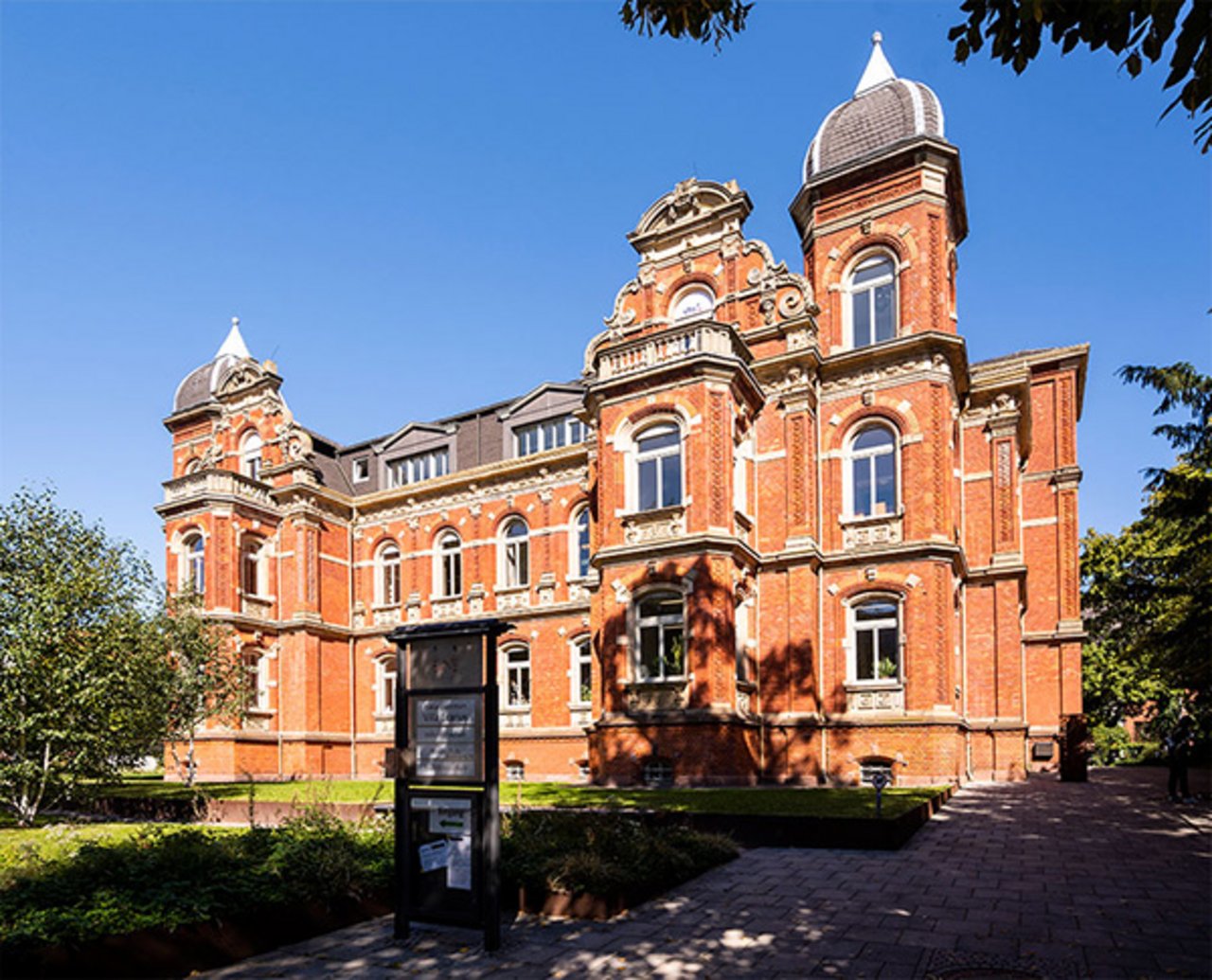 Foto der Villa Ecarius, Sitz der Volkshochschule Speyer